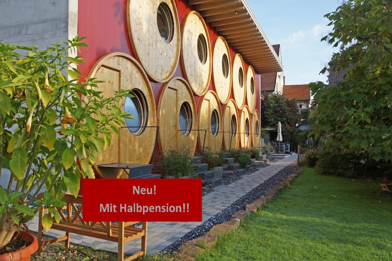 Rueedi - Weinfasshotel Trasadingen Экстерьер фото