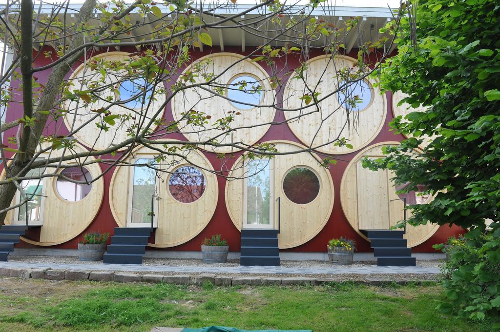 Rueedi - Weinfasshotel Trasadingen Номер фото