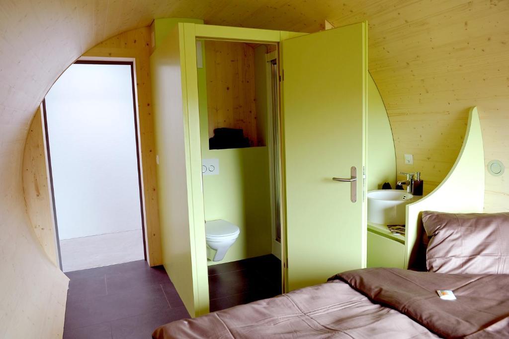 Rueedi - Weinfasshotel Trasadingen Номер фото