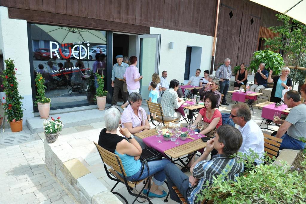 Rueedi - Weinfasshotel Trasadingen Номер фото